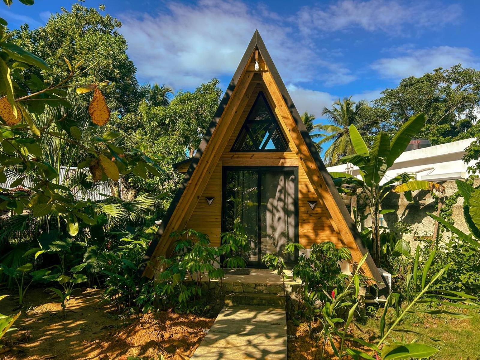 Leisy'S Garden Hostel & Rooms Samana エクステリア 写真