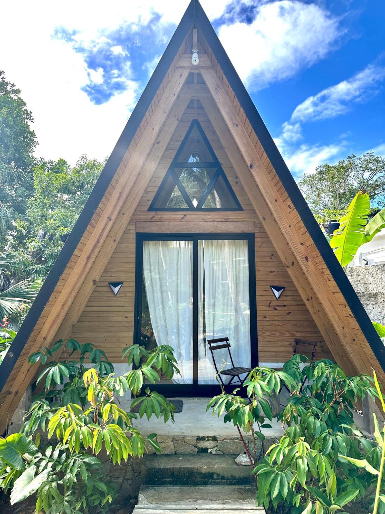 Leisy'S Garden Hostel & Rooms Samana エクステリア 写真